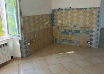 Salone - Appartamento via Castagnola di Sopra, 99, Massa - foto 1