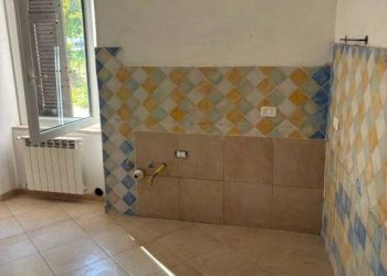 Salone - Appartamento via Castagnola di Sopra, 99, Massa - foto 2