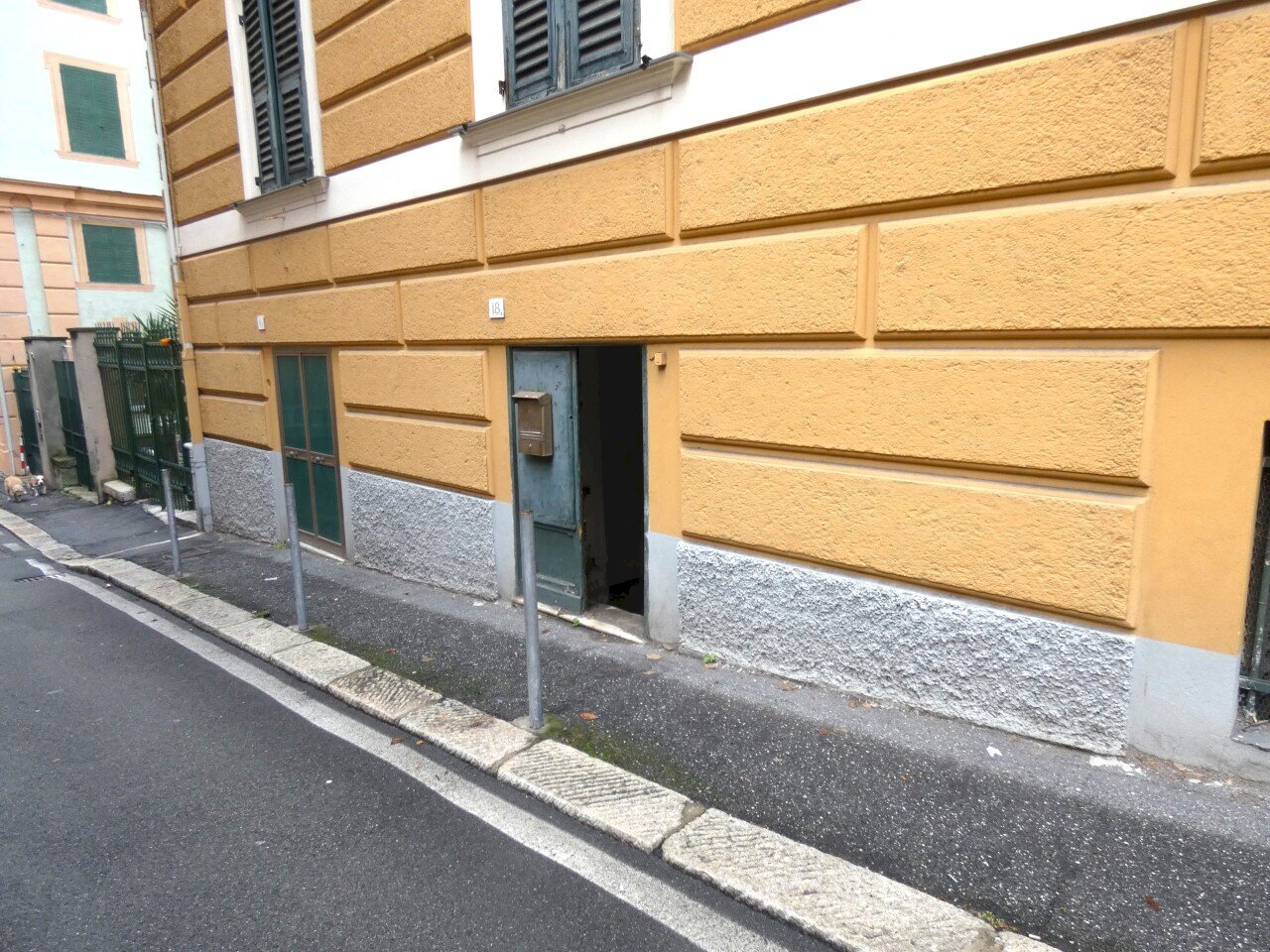 P1130441.JPG - Magazzino Via Goito, Genova (zona Castelletto) - foto 1