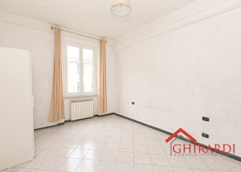 4.1 CAMERA 1.jpg - Four-room apartment VIA ANDREA DEL SARTO 26, Genova (neighborhood Sestri Ponente) - photo 13