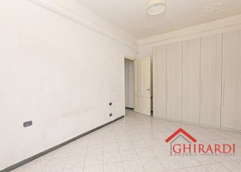 4.2 CAMERA 1.jpg - Four-room apartment VIA ANDREA DEL SARTO 26, Genova (neighborhood Sestri Ponente) - photo 14