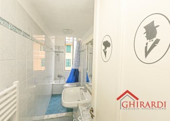 5.0 BAGNO.jpg - Four-room apartment VIA ANDREA DEL SARTO 26, Genova (neighborhood Sestri Ponente) - photo 16