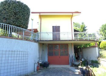 esterno garage - Villa Monte San Vito - photo 9