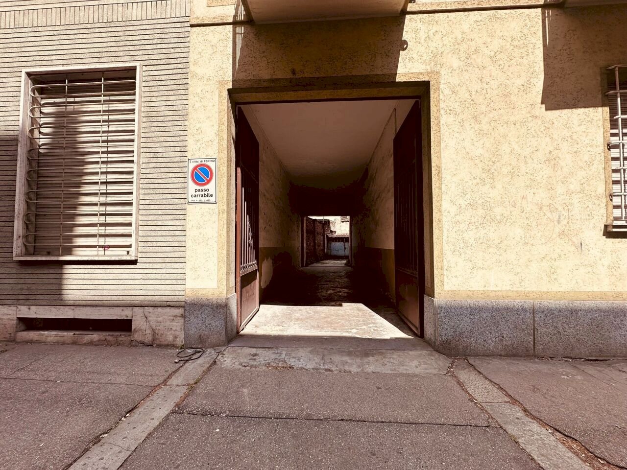 8d1b50eb-da9b-4742-91a6-2cf3543aec85.jpg - Box Via Beinasco 4, Torino (zona Aurora) - foto 2