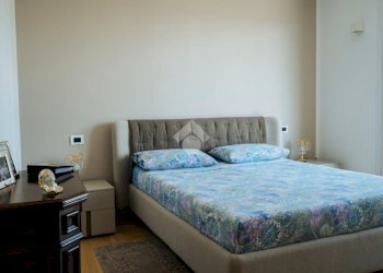 Three-room apartment Lungomare amerigo vespucci, Imperia - photo 13