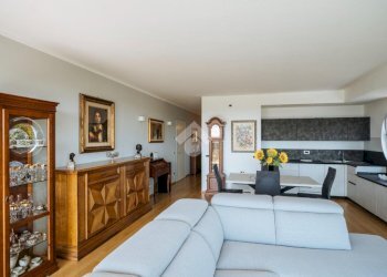 Three-room apartment Lungomare amerigo vespucci, Imperia - photo 14