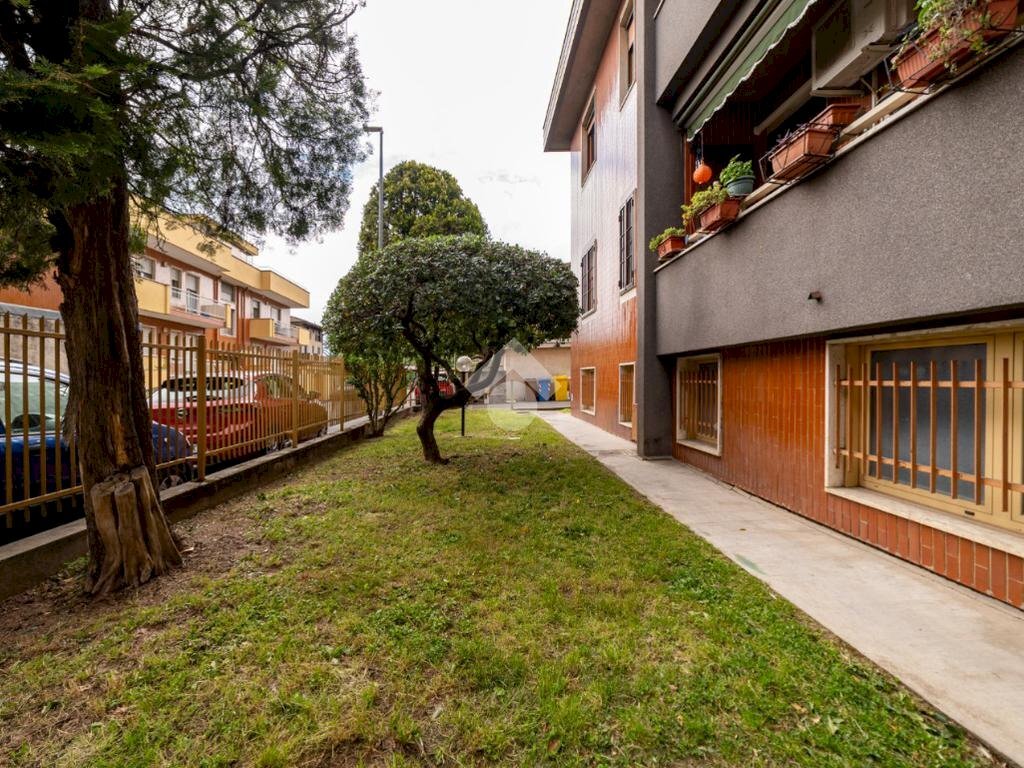 Trilocale Via Pordenone, frazione Calderara, Paderno Dugnano - foto 2
