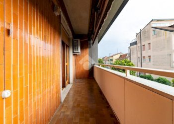 Three-room apartment Via Pordenone, hamlet Calderara, Paderno Dugnano - photo 9