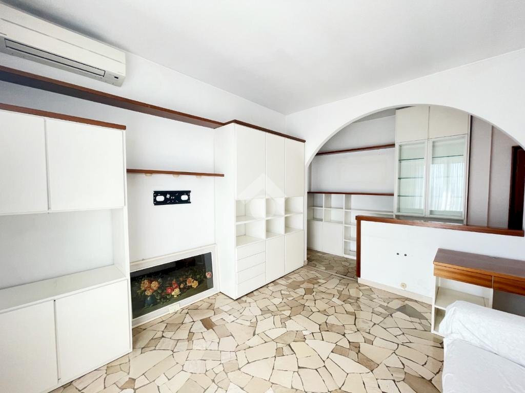 Two-room apartment Via della Liberazione, Peschiera Borromeo - photo 3
