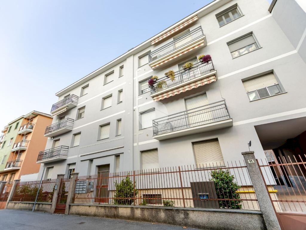 Two-room apartment Via Amatore Sciesa, Bollate - photo 1