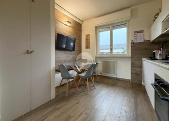 Three-room apartment Corso Europa, Pessano con Bornago - photo 8