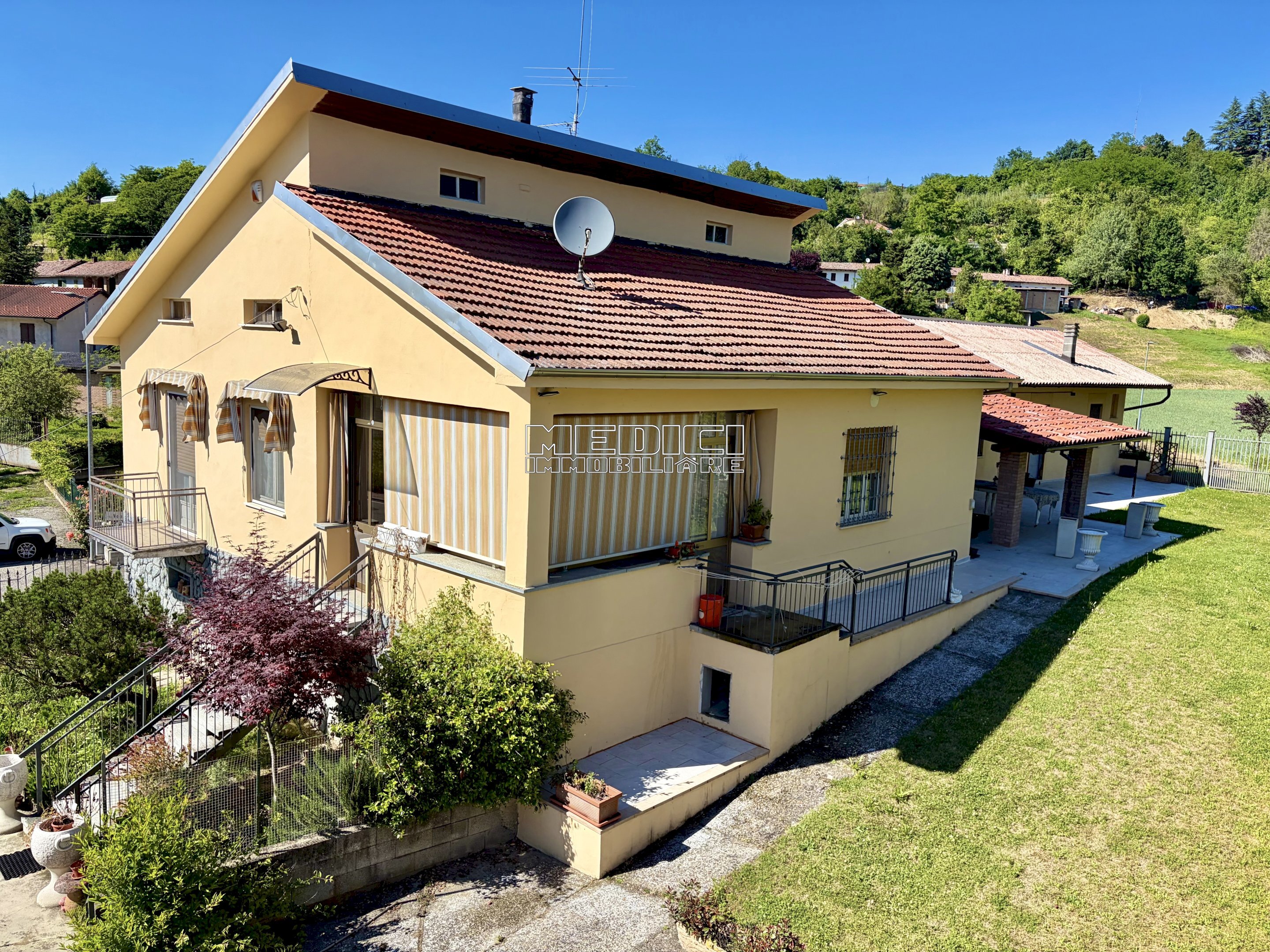 Facciata - Semi-detached Villa Via Monsignor Schierano, 1, Castell'Alfero - photo 1