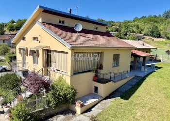 Facciata - Villa Bifamiliare Via Monsignor Schierano, 1, Castell'Alfero - foto 1