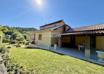 Giardino - Villa Bifamiliare Via Monsignor Schierano, 1, Castell'Alfero - foto 2