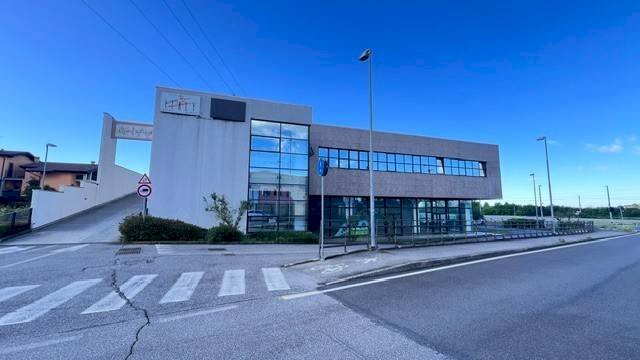 Shop via Don Giulio Carminati, Boltiere - photo 3
