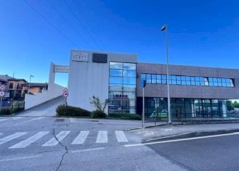 Shop via Don Giulio Carminati, Boltiere - photo 2