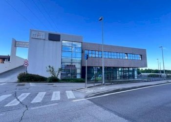 Shop via Don Giulio Carminati, Boltiere - photo 3