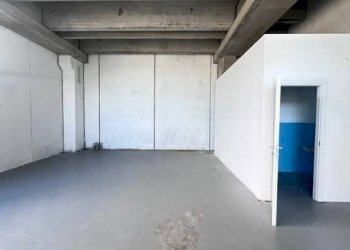 Shop via Don Giulio Carminati, Boltiere - photo 4