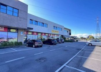 Shop via Don Giulio Carminati, Boltiere - photo 5
