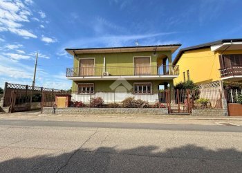 Three-room apartment Via Prarolo, Vercelli - photo 1