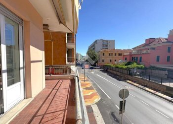 Three-room apartment Via Aurelia, Loano - photo 1