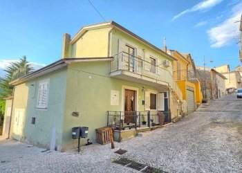 Foto 1 - Casa indipendente via giacomo matteotti, Tufo - foto 1