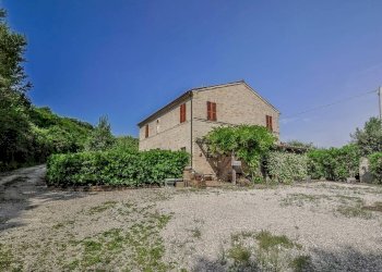 Foto 1 - Rustic contrada cantagallo
 
2, Altidona - photo 1