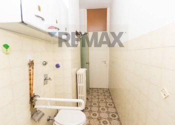 Bagno - Four-room apartment Via Togliatti
17, Locate di Triulzi - photo 24