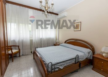 Camera da letto - Four-room apartment Via Togliatti
17, Locate di Triulzi - photo 26