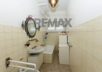 Secondo bagno - Four-room apartment Via Togliatti
17, Locate di Triulzi - photo 30