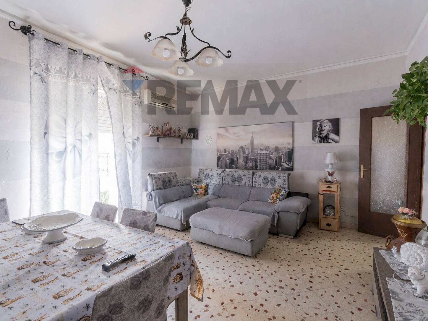Sala da pranzo - Quadrilocale Via Kaggera
 
22, Palermo - foto 1