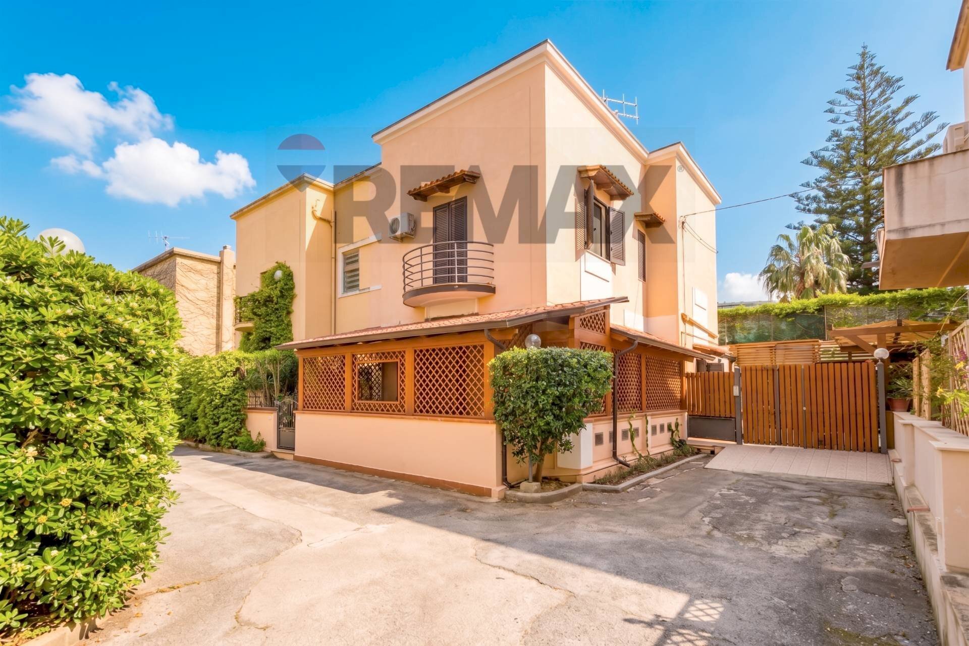 Casa all\'aperto - Semi-detached house Viale Giunone
 
1, Palermo - photo 1