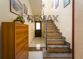 Scale - Semi-detached house Viale Giunone
 
1, Palermo - photo 24