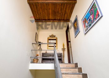 Scale - Semi-detached house Viale Giunone
 
1, Palermo - photo 30