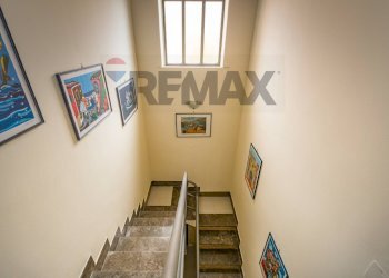 Scale - Semi-detached house Viale Giunone
 
1, Palermo - photo 31