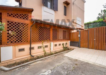 Edificio all\'aperto - Semi-detached house Viale Giunone
 
1, Palermo - photo 37