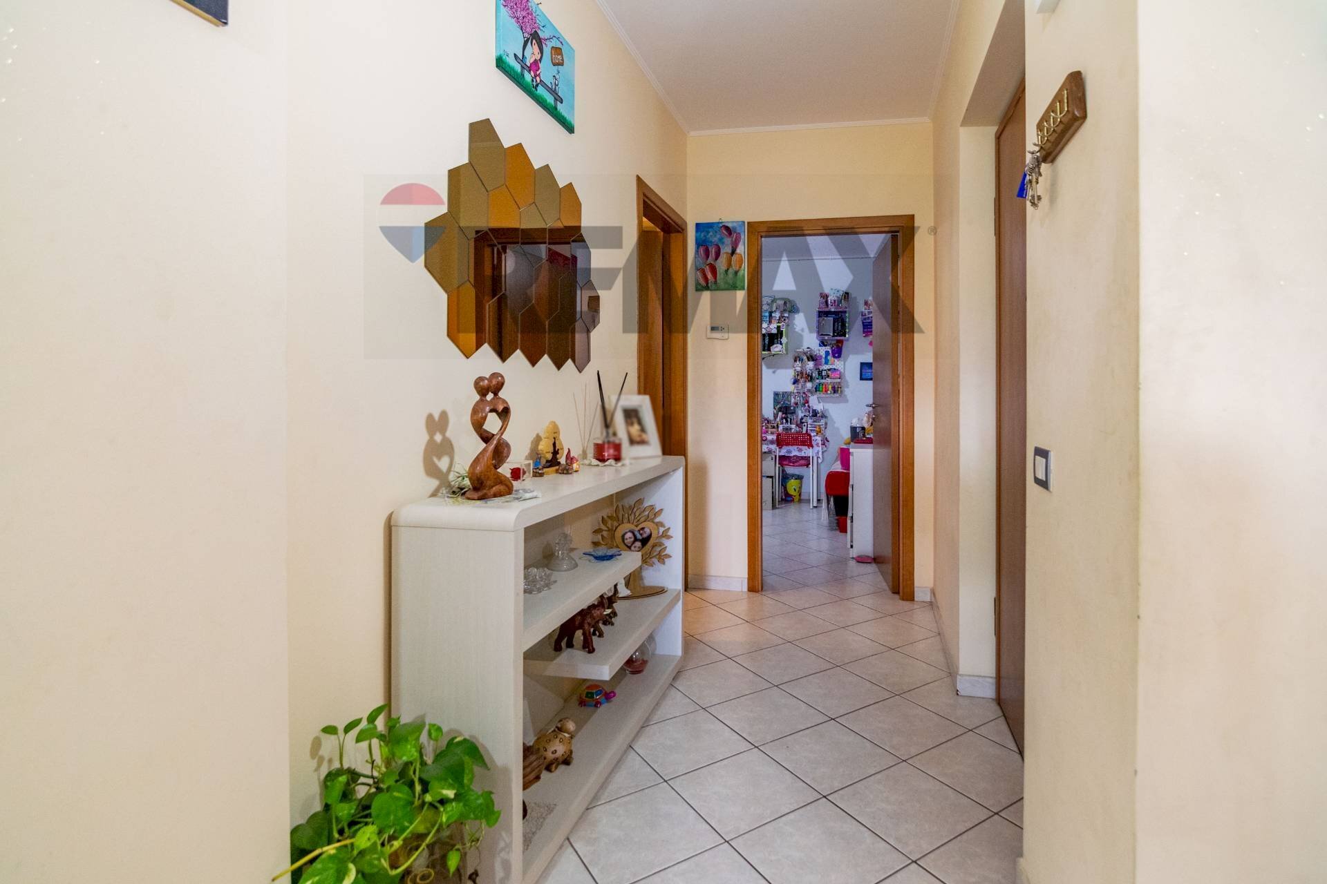 Hall / corridoio - Four-room apartment Via Carlo Sada
13, Giarre - photo 3