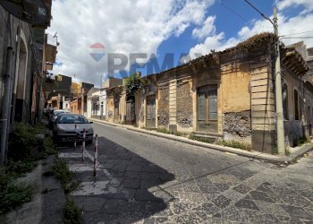 Edificio all\'aperto - Casa indipendente Via Vittorio Veneto
 
234, Misterbianco - foto 2