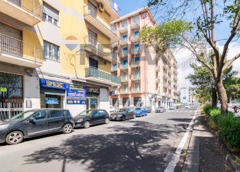 Edificio all\'aperto - Four-room apartment Via Sabato Martelli Castaldi
 
129, Catania - photo 1