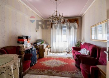 Soggiorno - Four-room apartment Via Sabato Martelli Castaldi
 
129, Catania - photo 2