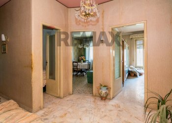 Hall / corridoio - Four-room apartment Via Sabato Martelli Castaldi
 
129, Catania - photo 7