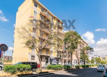 Edificio all\'aperto - Four-room apartment Via Sabato Martelli Castaldi
 
129, Catania - photo 26