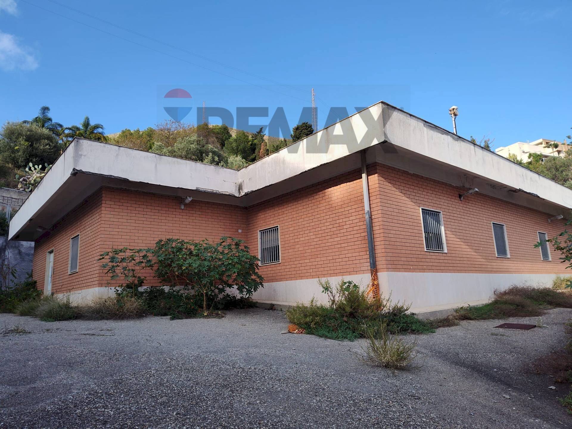 Casa all\'aperto - Capannone Strada Privata - Località Pace
 
snc, Messina - foto 1