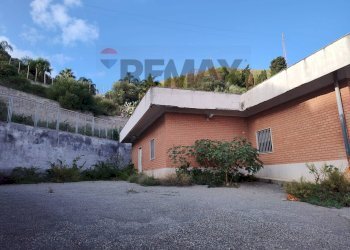Casa all\'aperto - Capannone Strada Privata - Località Pace
 
snc, Messina - foto 8