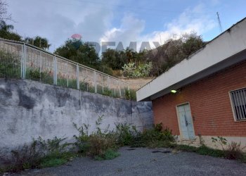 Casa all\'aperto - Capannone Strada Privata - Località Pace
 
snc, Messina - foto 9