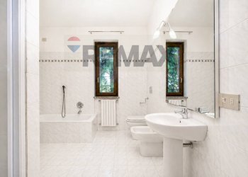 Bagno - Trilocale via Gemona
 
4, Cernusco sul Naviglio - foto 9