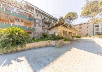 Edificio all\'aperto - Villa Via Cassia
1172, Roma - foto 123