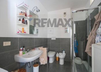 Bagno - Bilocale Via Bocca Trabaria
 
17, Fano - foto 15
