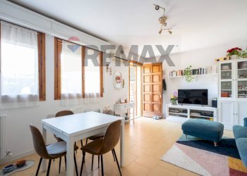 Sala da pranzo - Three-room apartment Via di Villa Giulia
 
39, Fano - photo 6