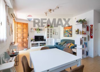 Sala da pranzo - Three-room apartment Via di Villa Giulia
 
39, Fano - photo 7